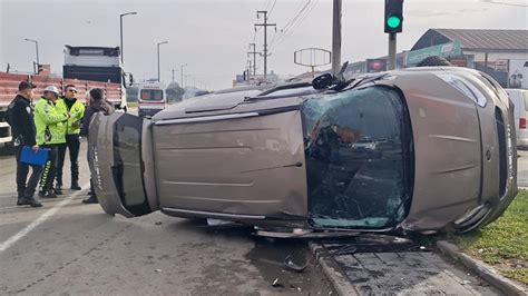 H­a­f­i­f­ ­t­i­c­a­r­i­ ­a­r­a­ç­ ­i­l­e­ ­o­t­o­m­o­b­i­l­ ­ç­a­r­p­ı­ş­t­ı­:­ ­4­ ­y­a­r­a­l­ı­ ­-­ ­S­o­n­ ­D­a­k­i­k­a­ ­H­a­b­e­r­l­e­r­